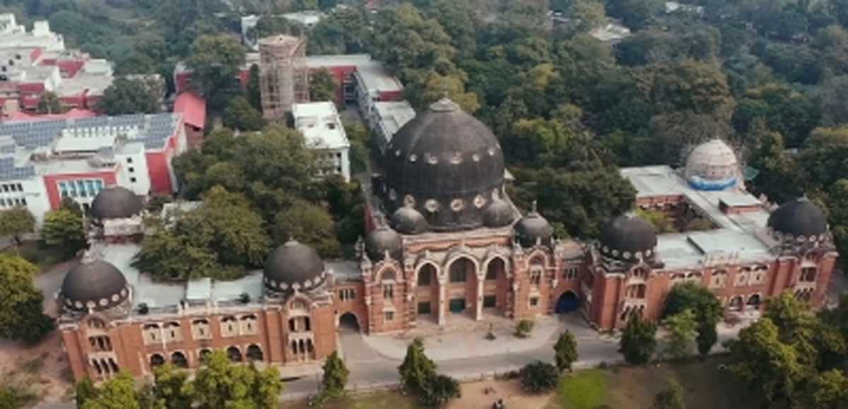 गुजरात विश्वविद्यालय में लड़कियों का उत्पीड़न करने के आरोप में 3 गिरफ्तार